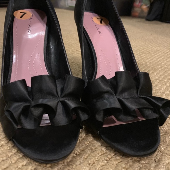 Black peep toe satin heels - Picture 5 of 8
